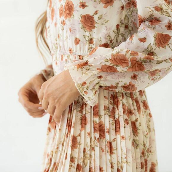 Floral Long Sleeve Dress - Picture 4 of 16
